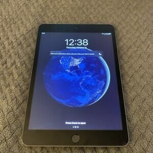 Apple iPad Mini 3 A1599 64GB Black/Gray 7.9" Touchscreen Tablet